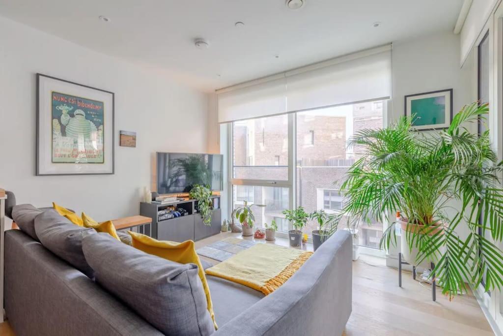 Superb 1 Bedroom Apartment 3Mins From Tube Station London Exterior photo
